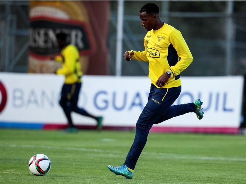 Destacar en la Superliga China, el reto del goleador ecuatoriano Jaime Ayoví