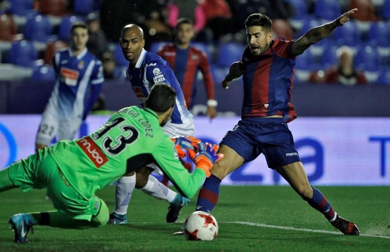 El Levante y Muñiz se juegan ante un Espanyol al alza su particular bola de partido