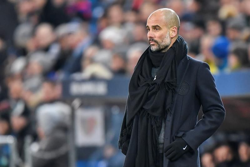 Guardiola acepta la acusación de la FA por lucir el lazo amarillo