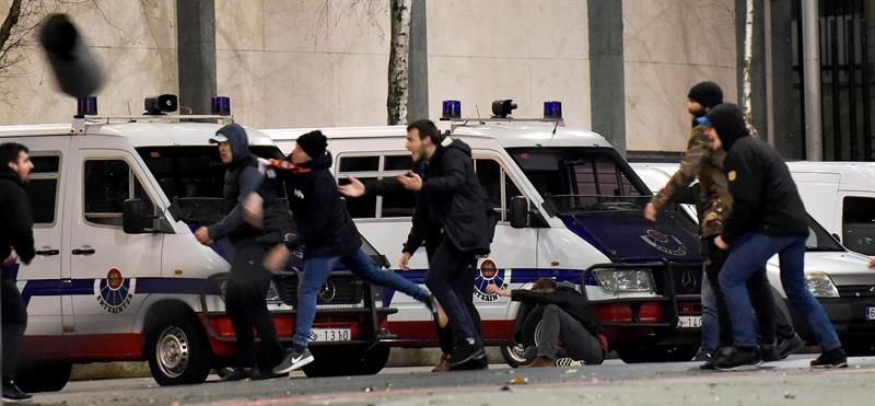 El dispositivo policial Atlético-Lokomotiv recordará al ertzaina muerto en Bilbao