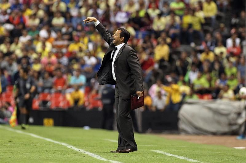 El Blooming boliviano destituye al entrenador costarricense Jeaustin Campos