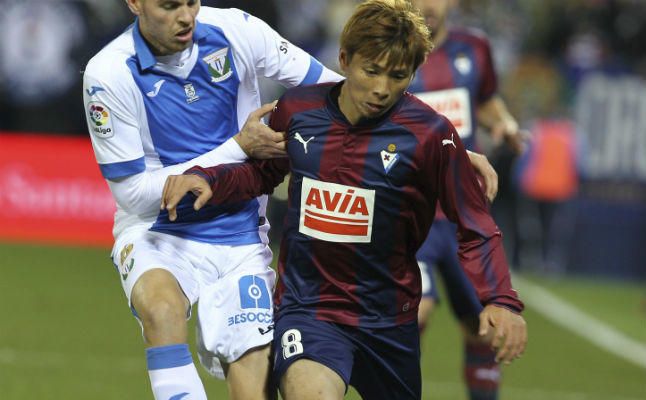 El Betis vigila a Inui, libre en junio