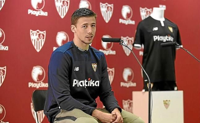 Lenglet: "Mi representante habla con el Sevilla"
