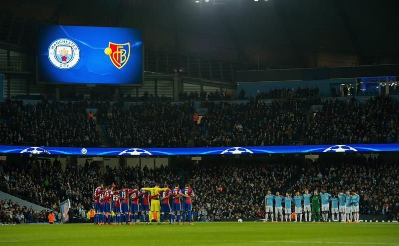 Wembley y el Etihad Stadium guardan minuto de silencio en memoria de Astori