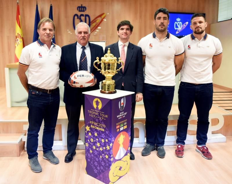 La selección española de rugby XV visitó CSD con el trofeo de Copa del Mundo