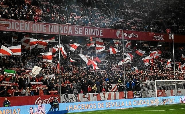 Dos multas graves al Sevilla por "apoyar la actividad de grupo radicales"