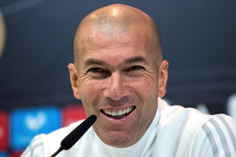 Zidane vuelve a defender a Benzema y niega problema alguno con Bale