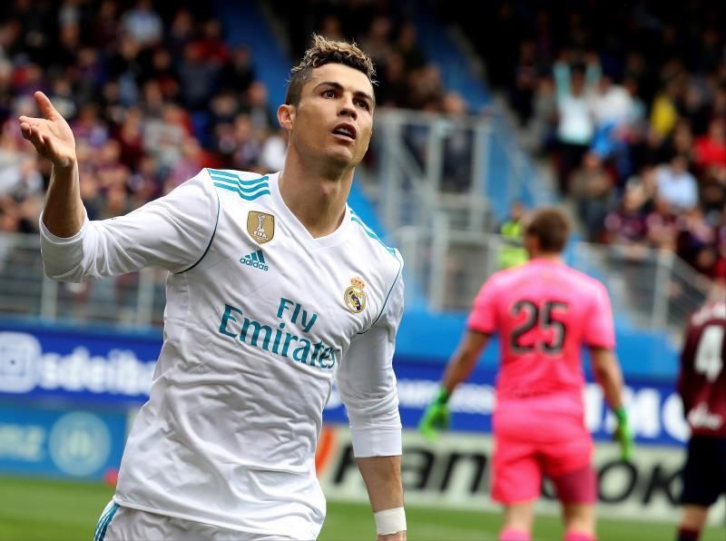 1-2. Cristiano mantiene al Real Madrid enganchado en la Liga