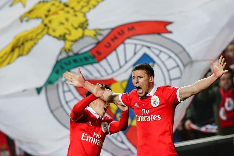 El Benfica vence sin problemas al Desportivo Aves (2-0) y se acerca al Oporto