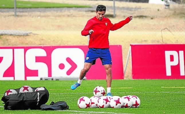 Navas obliga a  Montella a inventar