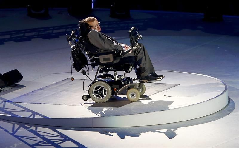 Hawking en los Paralímpicos de Londres: "Mirad a las estrellas, no a los pies"