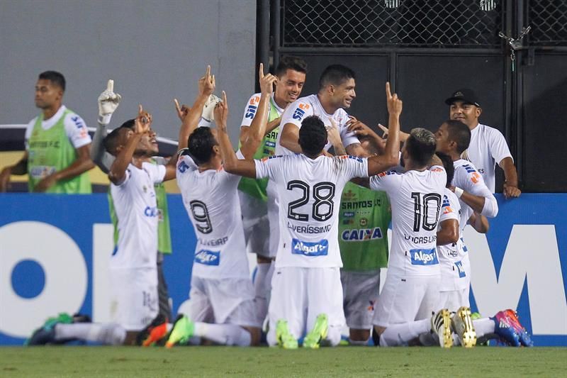 Santos está obligado a vencer a un Nacional que sabe sacar puntos en Brasil