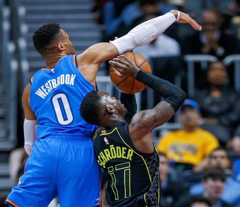 Westbrook y James brillan con sendos triples-dobles ganadores