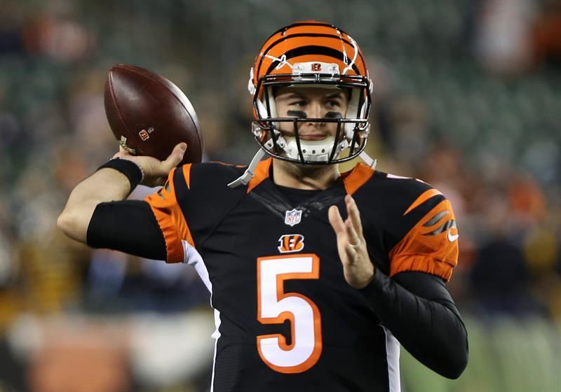 Los Bills firman al mariscal de campo McCarron