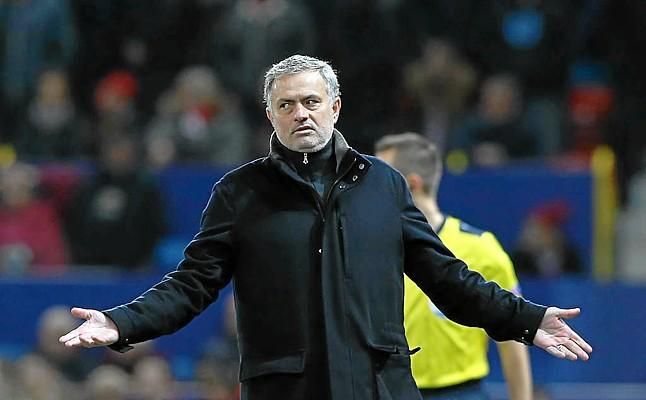 Mourinho: "El Sevilla es feliz y yo también; lo dice mi religión"