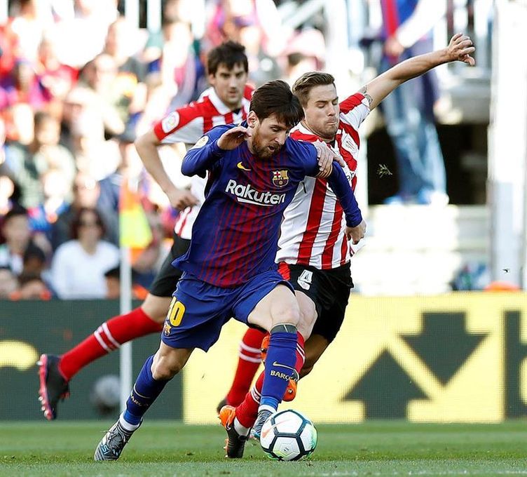 El Barcelona domina 2-0 con goles de Alcácer y Messi