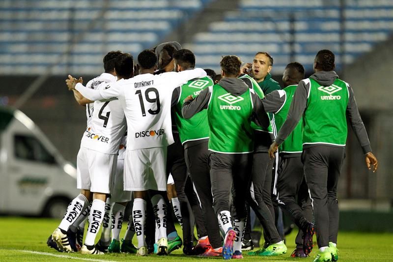 Liga de Quito golea a Técnico Universitario y Macará cede empate ante Aucas