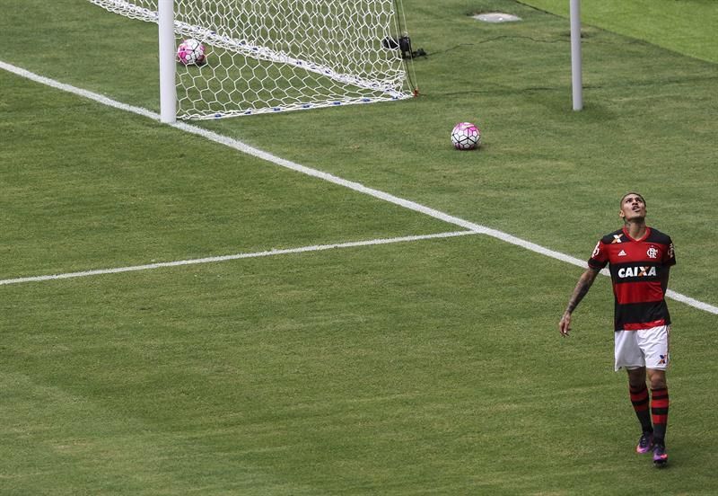 El peruano Guerrero se reincorpora este martes a los entrenamientos del Flamengo