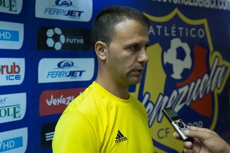 El técnico español Pallarés deja el fútbol venezolano por "motivos personales"