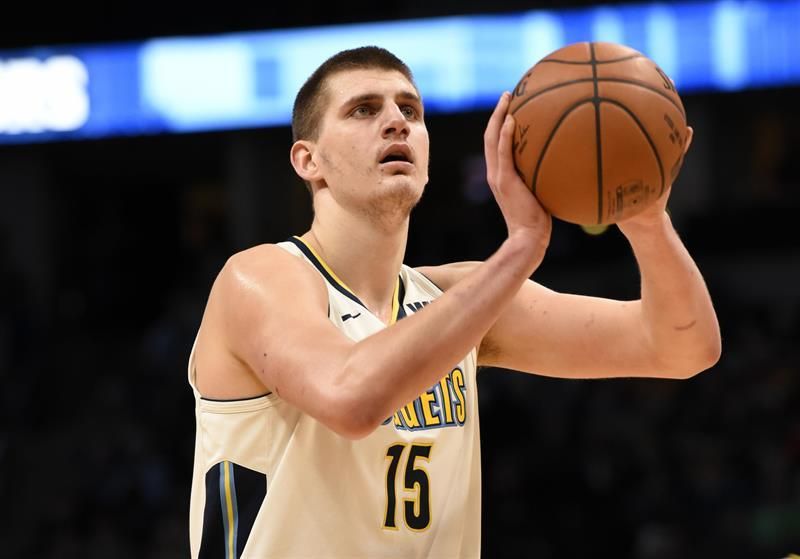 102-135. Jokic brilla en "Noche de la Herencia Serbia" y ganan los Nuggets