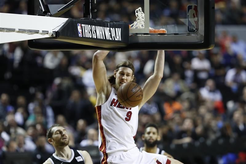 119-98. Olynyk continúa liderando a los Heat