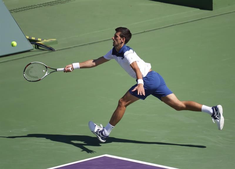 Djokovic no levanta el vuelo y pierde en su primer partido en Miami