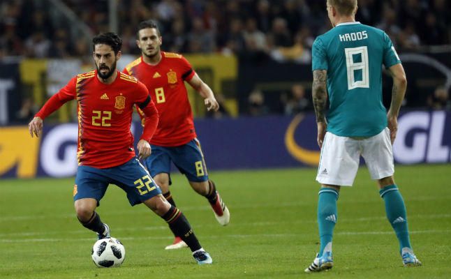 1-1: España presenta credenciales en casa del campeón