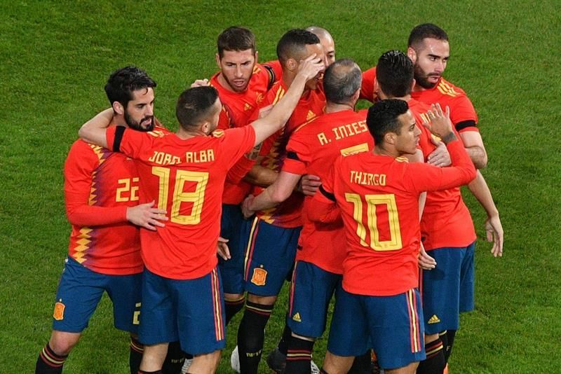 1-1. España presenta credenciales en casa del campeón