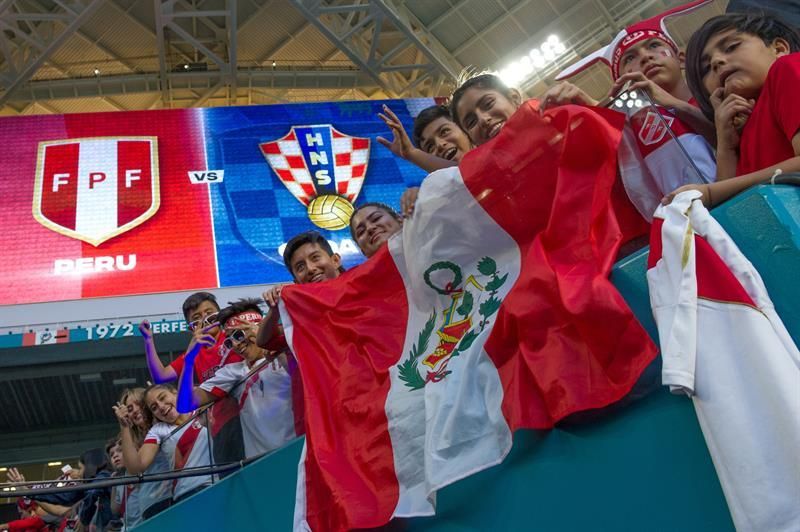 2-0. Perú castiga los errores de Croacia y avisa a a Francia, Australia y Dinamarca