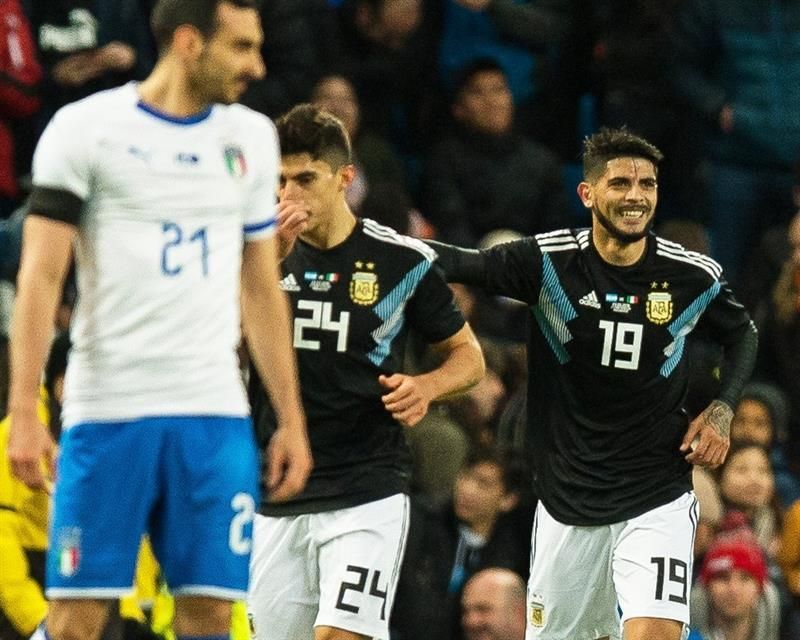 2-0. Banega y Lanzini rescatan a una Argentina inerte sin Messi