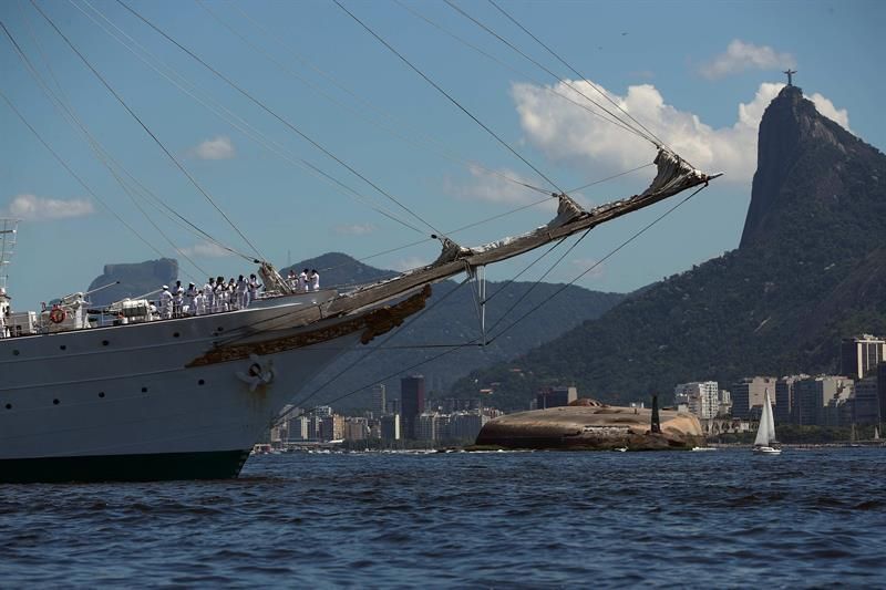 Los buques escuela de siete países se pasean por las costas de Río de Janeiro