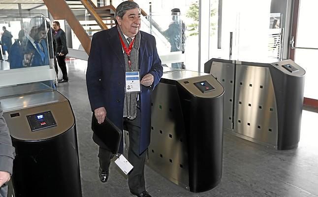 Lendoiro sale del coma inducido, aunque sigue intubado y en UCI