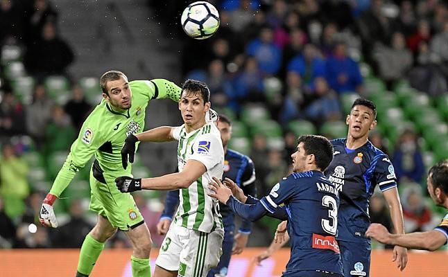El padre de Pau López desliza que el futuro del meta está en el Betis