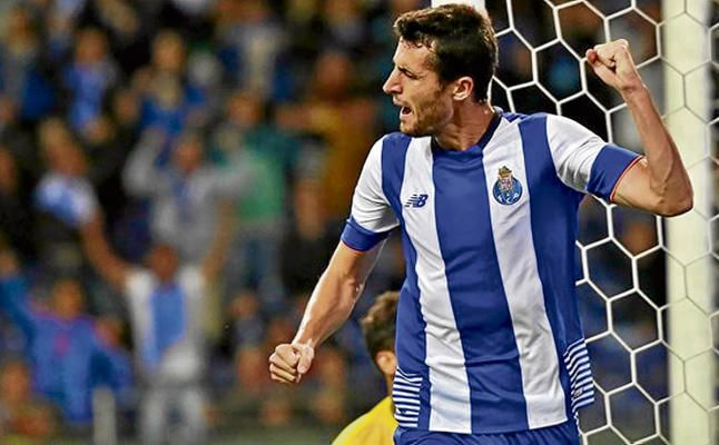 A Bola: Betis y Sevilla llegan tarde por Marcano