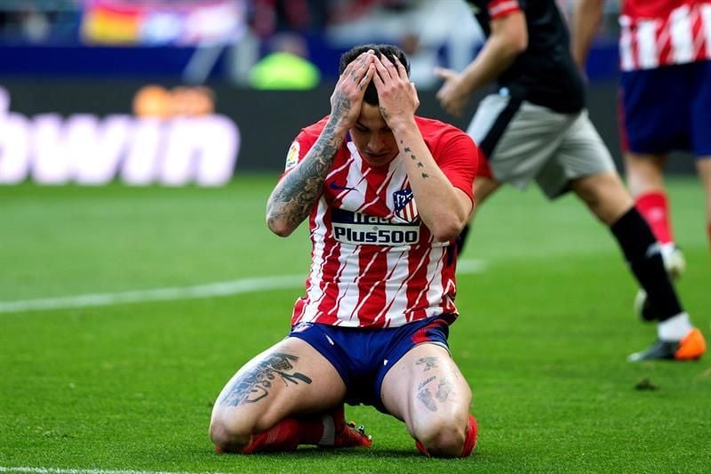 Giménez no sufrió lesión ósea en el pie y se tratará en el Atlético de Madrid