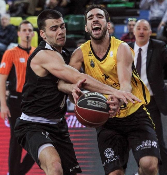 67-74. El Tenerife gana en Miribilla y complica la vida al Bilbao Basket