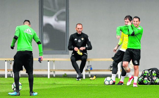 Un once del Betis muy condicionado
