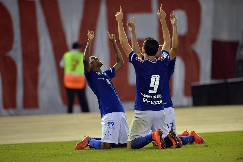 Cruzeiro y Vasco se miden urgidos de una victoria pero centrados en otros torneos