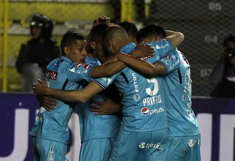 Bolívar recibe al Atlético Nacional obligado a ganar para seguir con vida