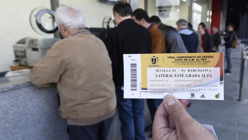Los primeros abonados del Sevilla ya tienen entrada para la final de Copa