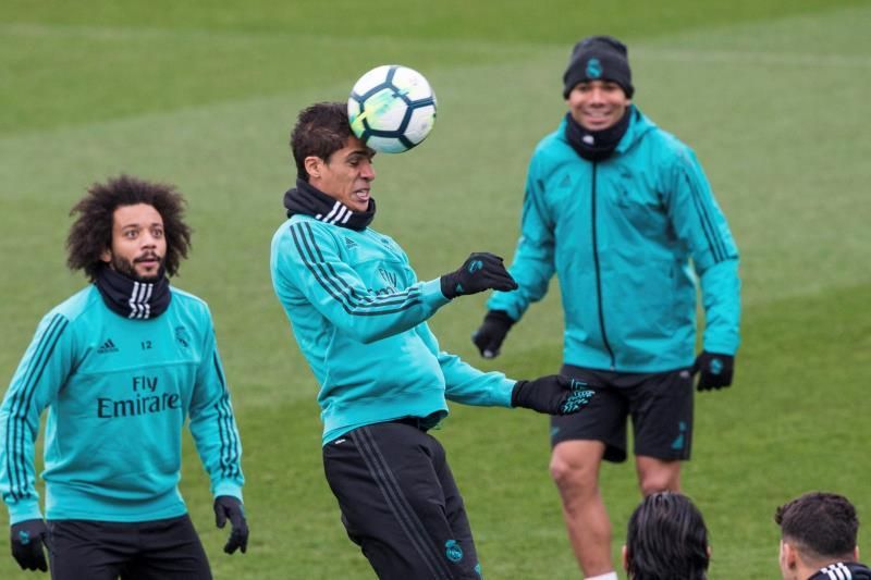 Varane se reintegra al trabajo de grupo