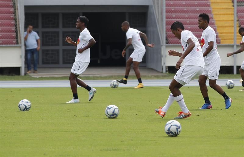 "Bolillo" Gómez escoge a sus jugadores para medirse a Trinidad y Tobago