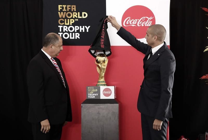El trofeo de la Copa del Mundo llega a Costa Rica por tercera vez
