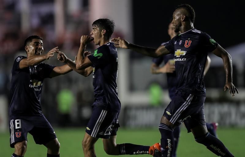 La Universidad de Chile mantiene el liderato con triunfo sobre el Curicó Unido