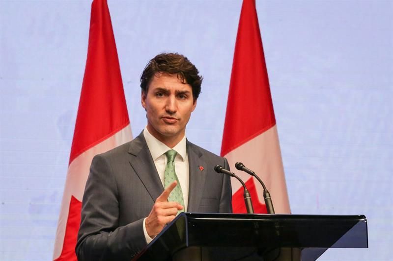 Justin Trudeau asiste a la vigilia en honor de 15 muertos en un accidente en Canadá
