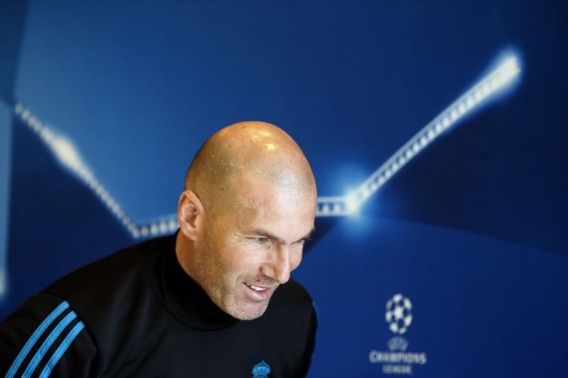 Zidane admite que Benzema "está sufriendo"