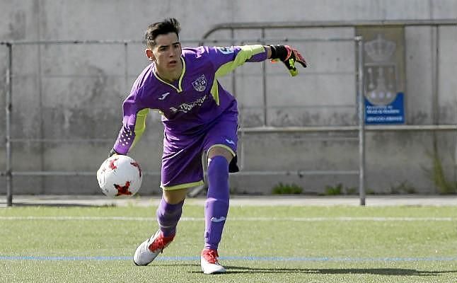 El precoz debut de Daza en la portería del Alcalá
