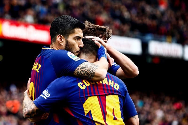 Un gol de Luis Suárez da ventaja al Barcelona tras el primer tiempo