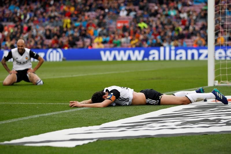 El Valencia cierra su racha de 9 partidos sin perder con el 2-1 del Camp Nou