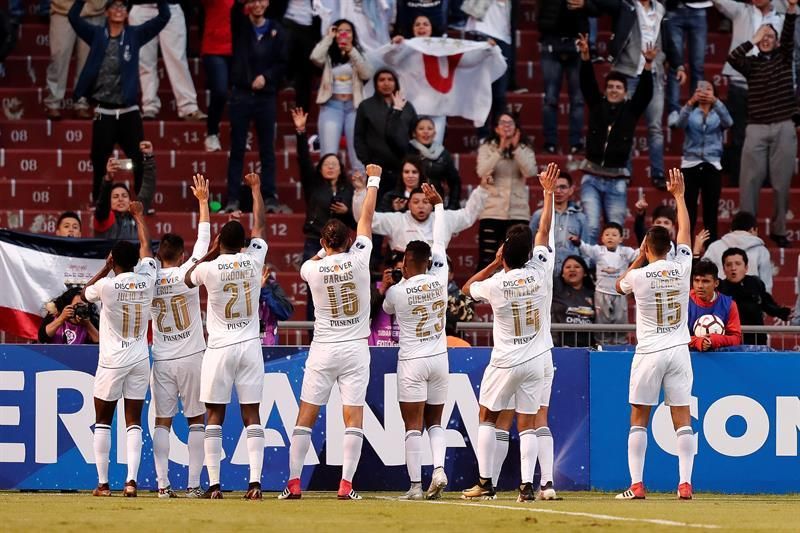 Liga de Quito queda a un punto del líder del fútbol en Ecuador